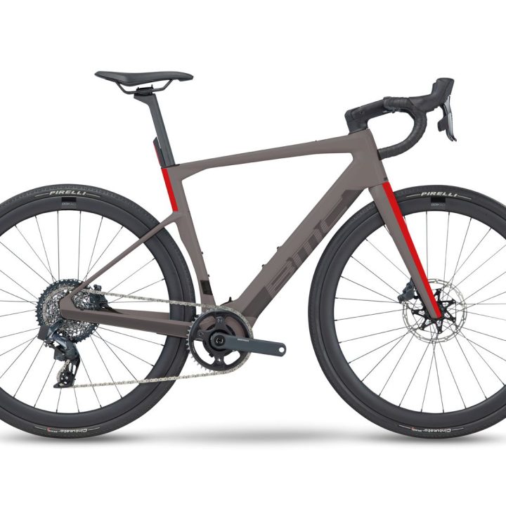 roadmachine 01 amp x one rhino grey neon red dispo octobre 2024 49