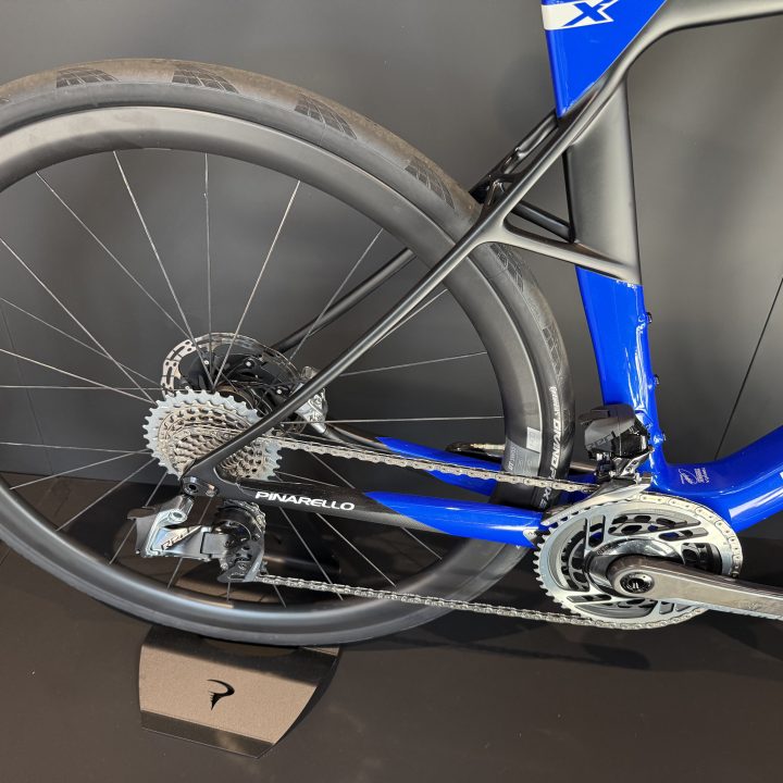 pinarello gravel e7 dispo et tailles nous contacter